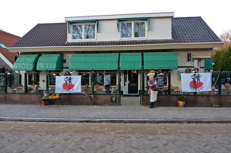 Land van Bartje tocht met de FLAL vanuit Exloo op 6 november 2010
Hotel restaurant 't Wapen van Exloo, start en finish lokatie