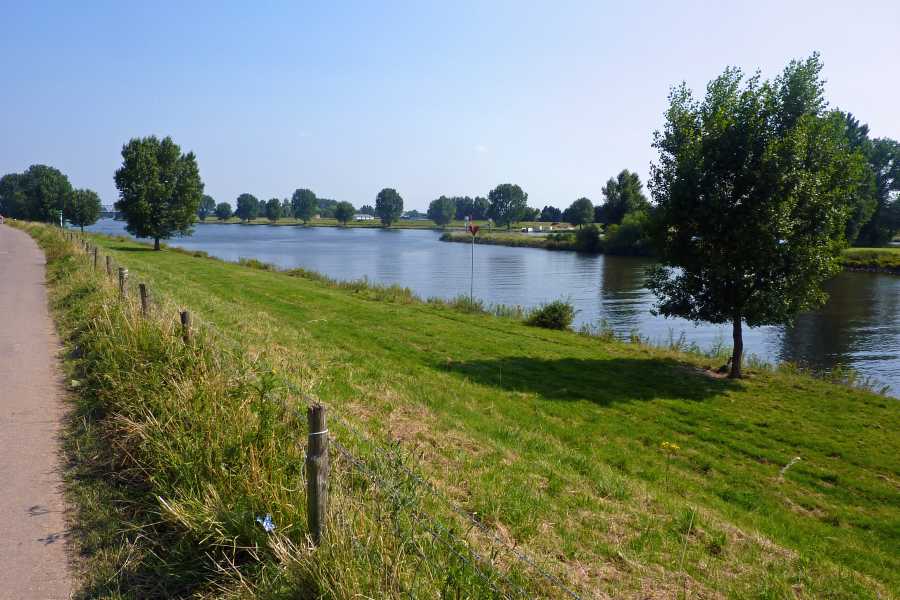 

langs het Maas-Waal kanaal nabij Molenhoek