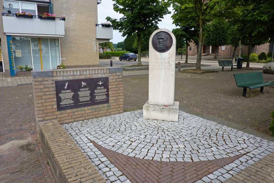 

Nationaal Monument te Driel met de namen van 94 militairen van de 1e onafhankelijke Poolse Parachutisten Brigade.