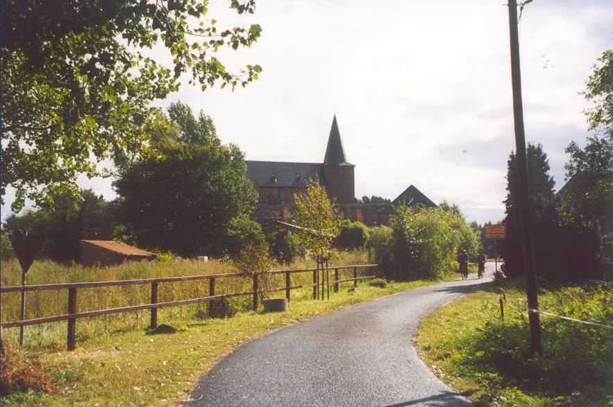 tijdens het Pieterpad: 
Zyfflich, kerk

Klik op de foto voor de volgende foto.