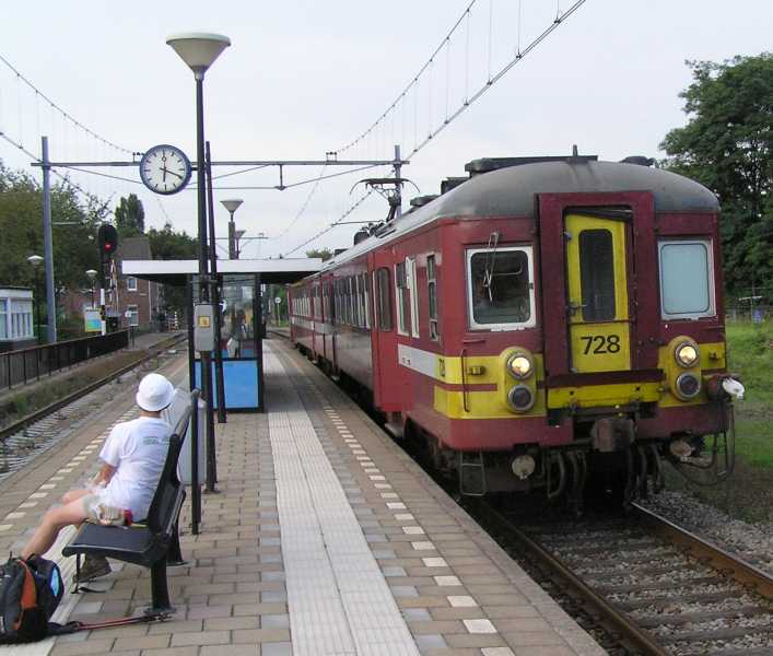 

Belgisch treintje op NS station Eijsden.