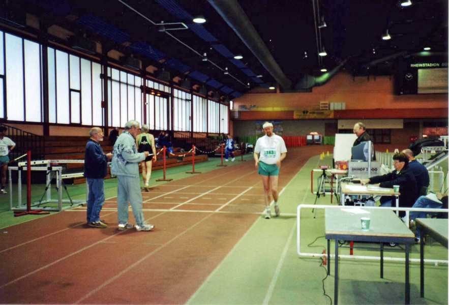 08-12-2002. 
Philip passeert de finishstreep. 
(foto: Alex Wijsman)