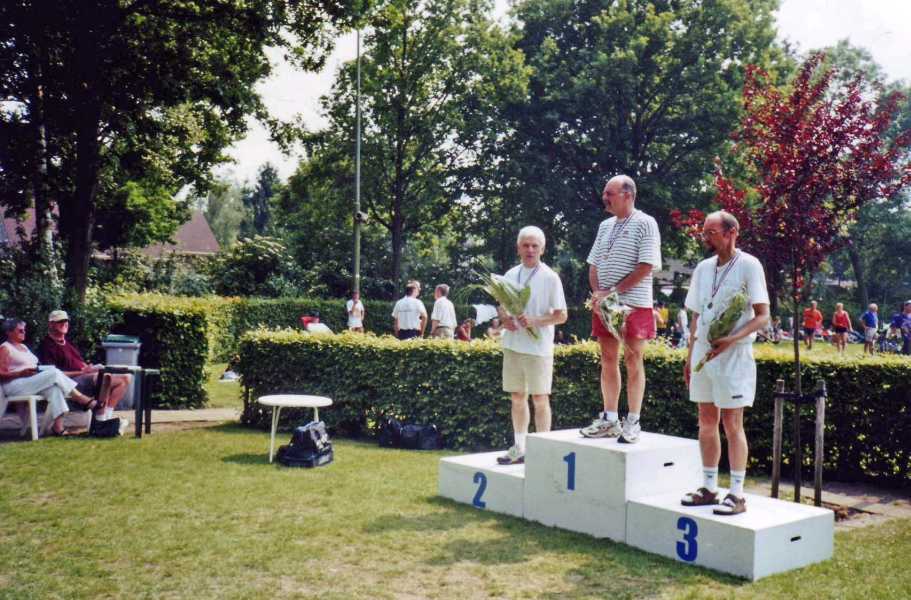 01-06-2003. 
Nederlands Kampioenschap 5.000 meter baan te Vught, 
v.l.n.r. Ad van Oijen (a.v. Weert), 
Alex Wijsman (s.v. De L.A.T.) en 
Philip Krul (R.W.V.)
(foto: Alex Wijsman).)