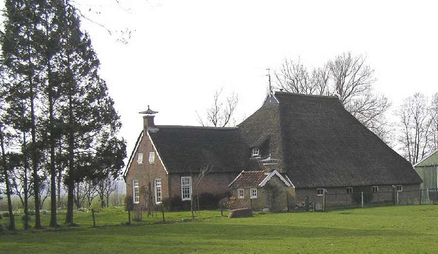 

boerderij langs de Achterweg te Jistrum.