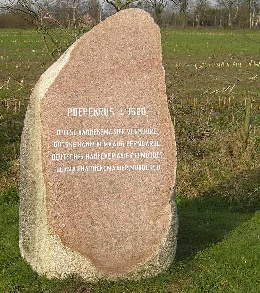 

Poepekr�s monument langs de Harstewei.