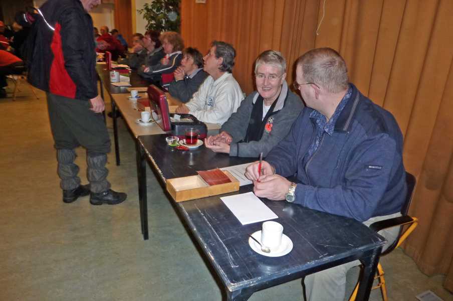 bij de start in het Dingspielhuus te Diever