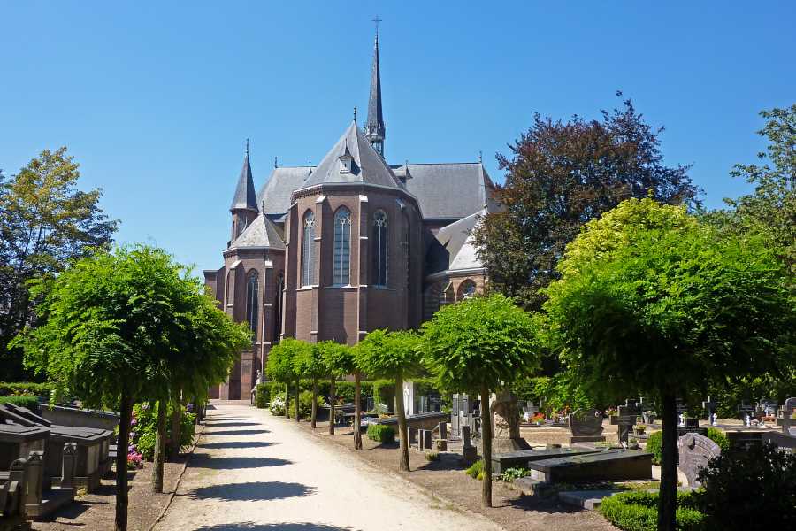 

Martinuskerkhof gelegen achter de RK Sint Oda kerk te Sint Oedenrode.