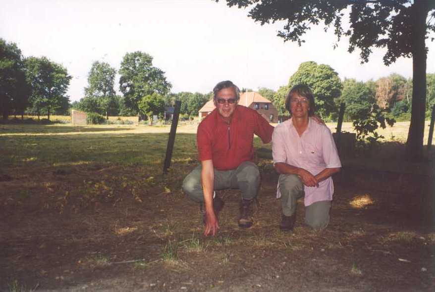 tijdens het Pieterpad: 
Coos en Henri vlak voorbij camping Merelhoeve ten zuiden van Gennep.

Klik op de foto voor de volgende foto.